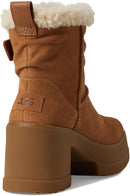 UGG Women's Moxy Pull on 6