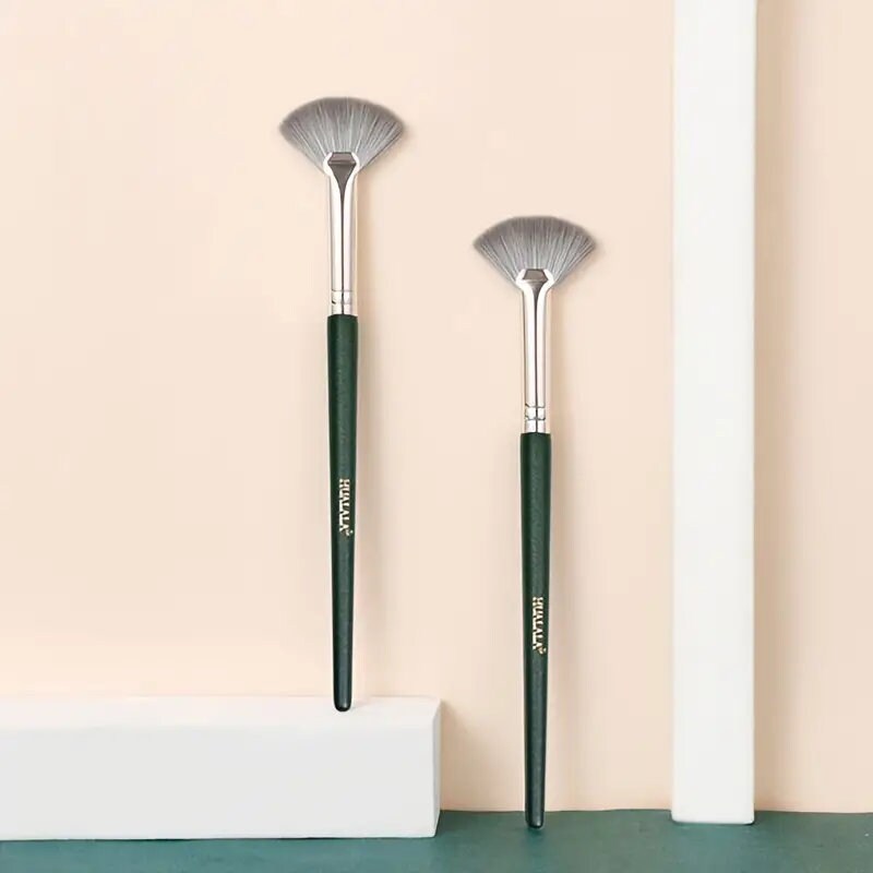 HuaLala Highlight Brush Face Body Contour Blending Contouring | Tapered Makeup Brush Beauty Makeup Tool For Concealing Blending Setting
