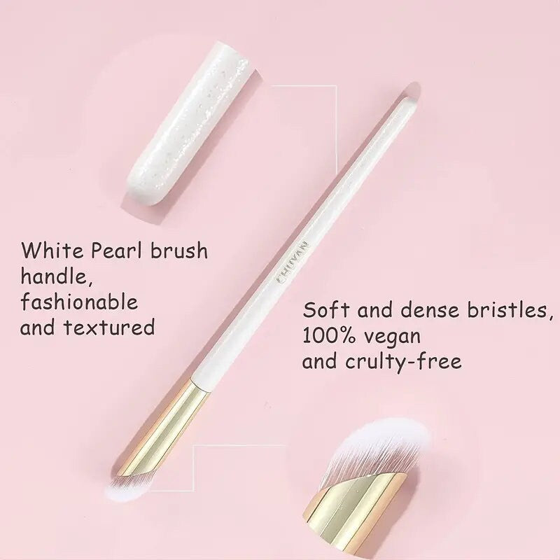 Small Round Fluffy Face Brush | B101