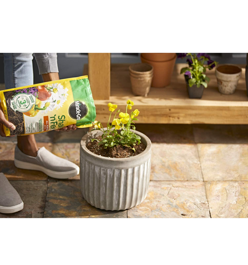 Miracle-Gro 3002010 Shake 'N Feed Multi-Purpose Continuous Release Plant